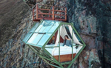 Sky suite cápsula en el Valle Sagrado, Cusco: alojamiento colgante con vista a la montaña