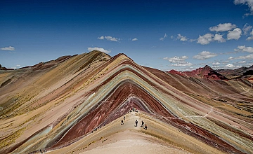 Montaña de 7 Colores Vinicunca en Cusco: vista panorámica del sendero