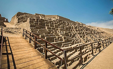 Huaca Pucllana en Lima, Peru: sitio arqueológico preinca
